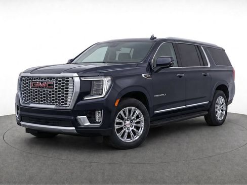 Used 2024 GMC Yukon XL Denali w/ Advanced Technology Package AWD/4WD image 3