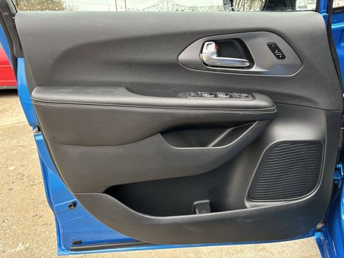 New 2026 Chrysler Pacifica Select image 21