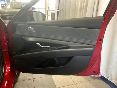 Used 2025 Hyundai Elantra Limited image 24