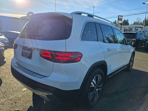 Used 2024 Mercedes-Benz GLB 250 4MATIC image 9