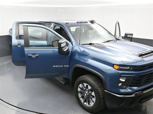 Used 2024 Chevrolet Silverado 2500 Custom w/ Custom Value Package image 46