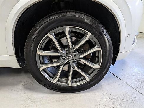 Used 2017 Volvo XC90 T6 Momentum w/ Vision Package image 12