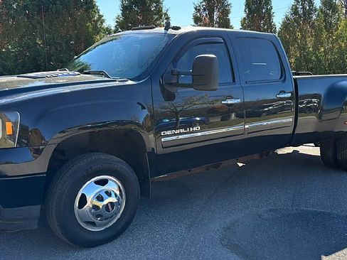Used 2014 GMC Sierra 3500 Denali image 2
