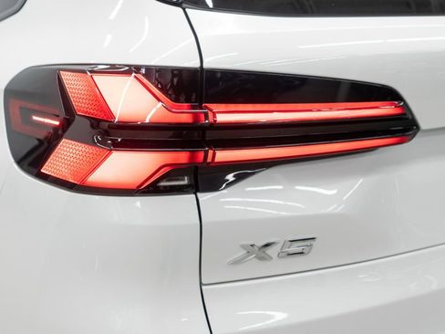 Used 2025 BMW X5 xDrive40i w/ M Sport Package image 51