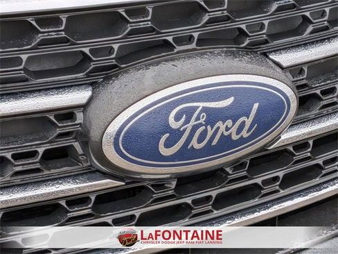 Used 2022 Ford Explorer XLT w/ Equipment Group 202A image 9