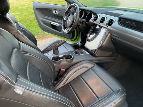 Used 2020 Ford Mustang GT RWD image 5