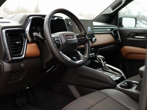 Used 2023 GMC Canyon AT4 image 9