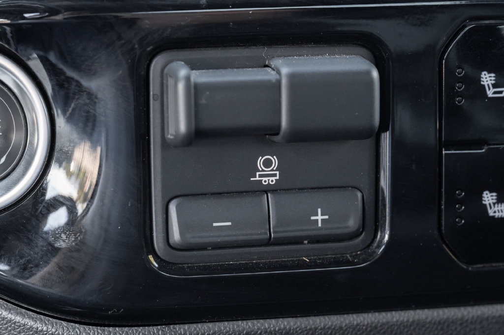 Used 2025 GMC Sierra 1500 SLT AWD/4WD image 30