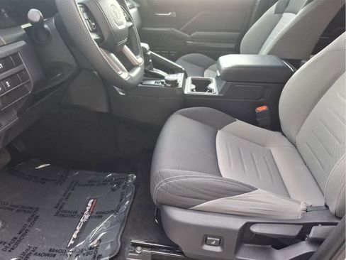 Used 2025 Toyota Tacoma TRD Off-Road image 8