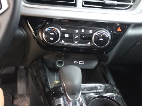 Used 2024 Chevrolet Trax LT w/ Driver Confidence Package FWD image 18