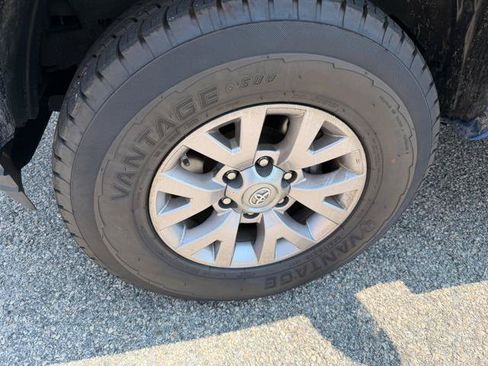 Used 2018 Toyota Tacoma SR5 RWD image 41