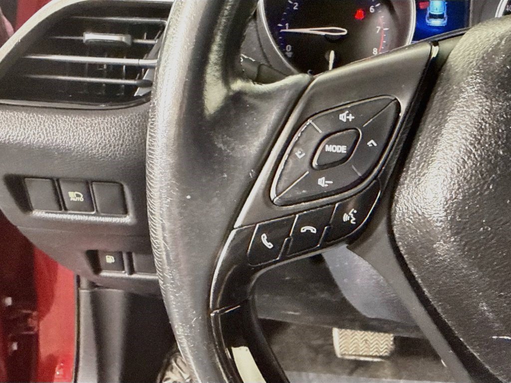 Used 2018 Toyota C-HR XLE FWD image 13
