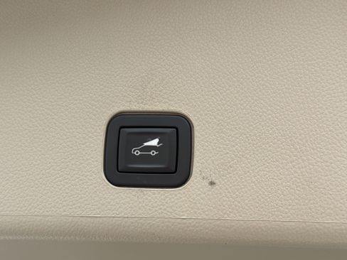Used 2016 Cadillac SRX Luxury w/ Driver Awareness Package FWD image 6