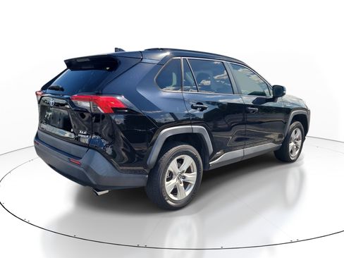 Used 2021 Toyota RAV4 XLE w/ Convenience Package AWD/4WD image 7