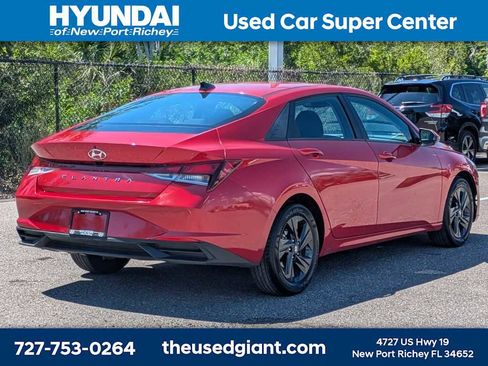 Used 2023 Hyundai Elantra SEL w/ Cargo Package FWD image 5