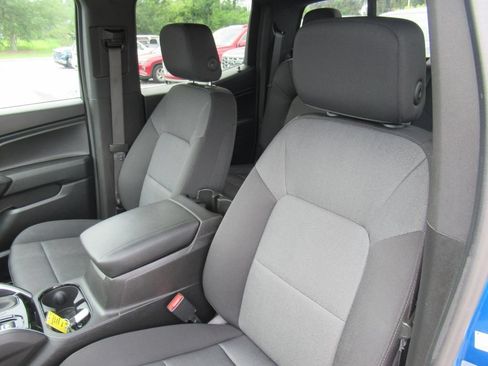Used 2023 Chevrolet Colorado Trail Boss w/ LPO, Dark Essentials Package AWD/4WD image 17