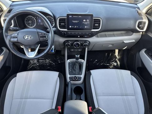 Used 2022 Hyundai Venue SEL image 14