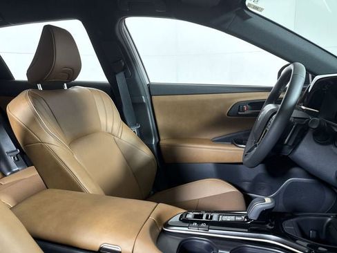 New 2025 Toyota Crown Signia image 12