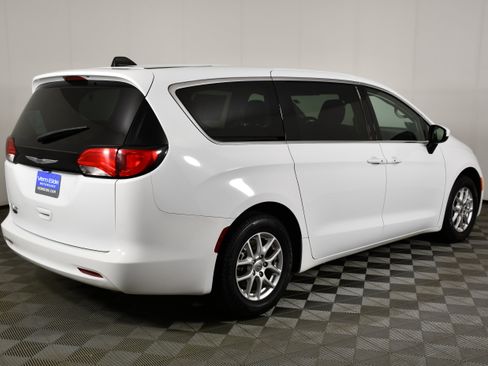 Used 2023 Chrysler Voyager LX FWD image 6
