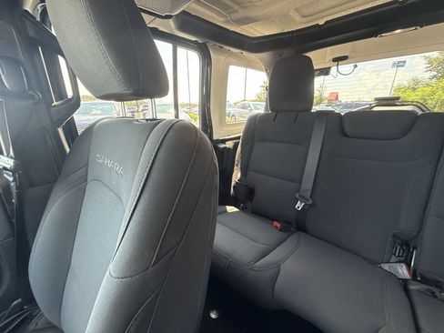 Used 2020 Jeep Wrangler Unlimited Sahara AWD/4WD image 12