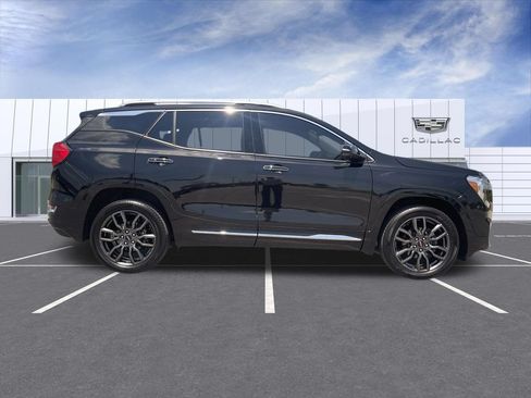 Used 2024 GMC Terrain Denali w/ Black Diamond Edition AWD/4WD image 9