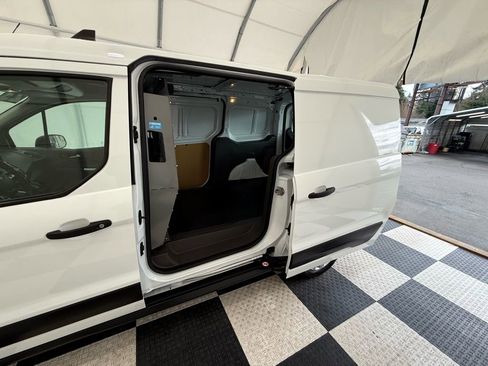 Used 2023 Ford Transit Connect XLT image 14