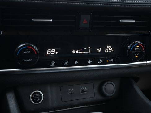 Used 2021 Nissan Rogue SV image 20