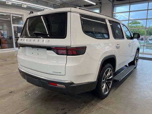 Used 2022 Jeep Wagoneer Series III w/ Premium Group I image 4