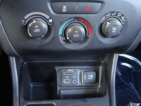 Used 2017 Jeep Cherokee Sport FWD image 21