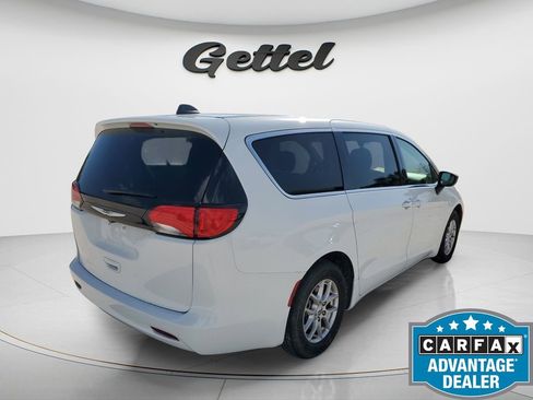Used 2024 Chrysler Voyager LX image 4
