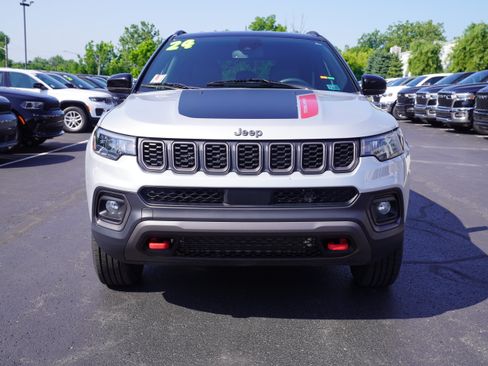 Used 2024 Jeep Compass Trailhawk AWD/4WD image 10