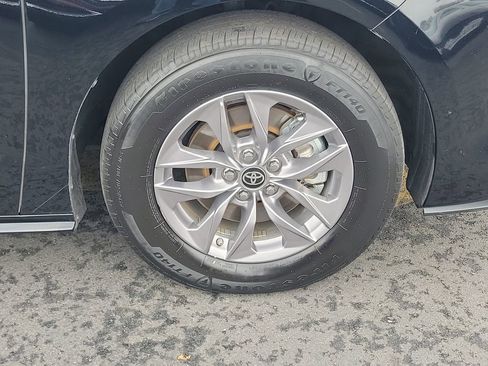 Used 2024 Toyota Sienna LE image 5