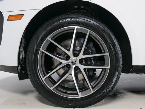 Certified 2026 Porsche Macan AWD/4WD image 22