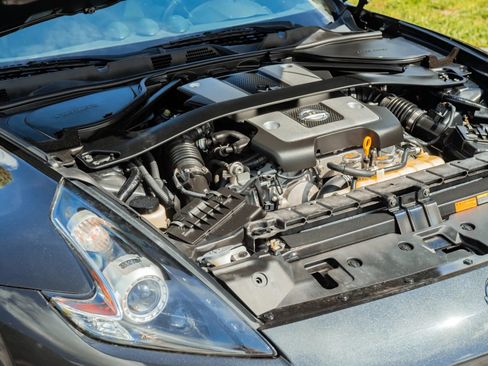 Used 2018 Nissan 370Z Touring RWD image 30