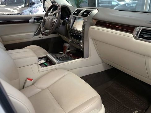 Used 2017 Lexus GX 460 image 47