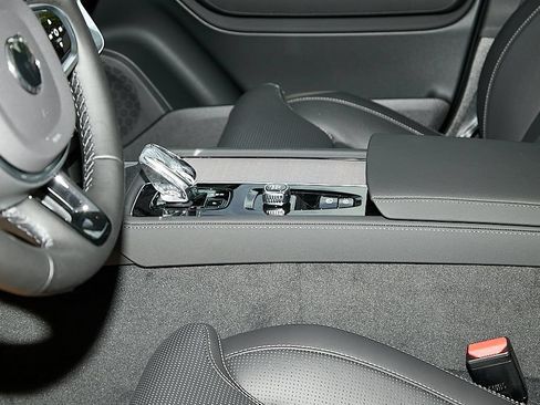 New 2026 Volvo XC90 T8 Ultra w/ Protection Package Premier AWD/4WD image 15