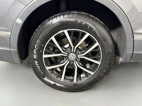 Used 2021 Volkswagen Tiguan SE FWD image 33