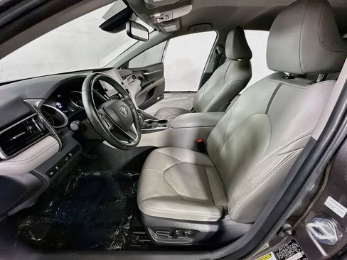 Used 2022 Toyota Camry XLE FWD image 16