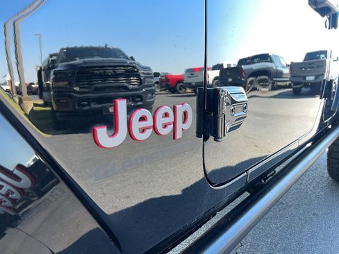 Used 2025 Jeep Gladiator Rubicon image 13