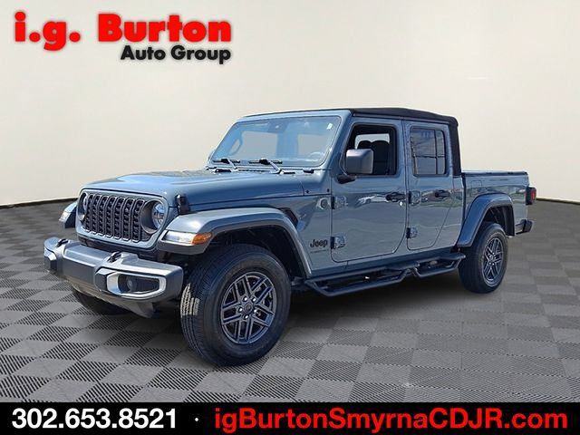 Used 2024 Jeep Gladiator Sport AWD/4WD image 3