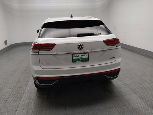Used 2020 Volkswagen Atlas Cross Sport SE w/ Towing Package image 6