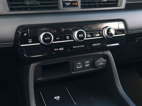 Used 2025 Honda Pilot EX-L image 24