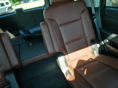 Used 2019 Chevrolet Tahoe Premier w/ Premier Plus Edition AWD/4WD image 14