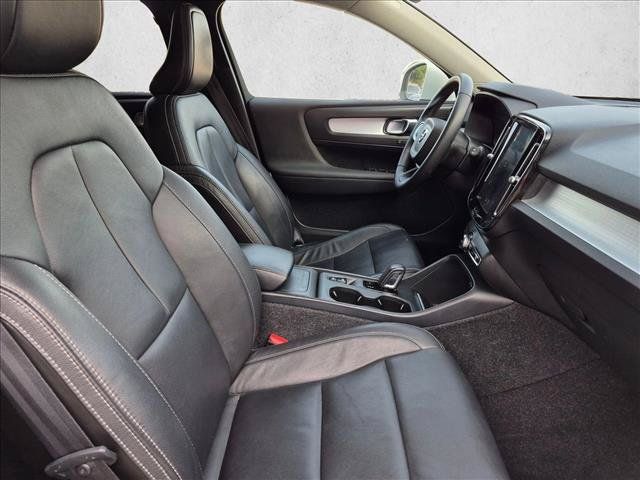Used 2019 Volvo XC40 T5 Momentum AWD/4WD image 19