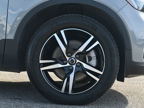 Used 2025 Volvo XC40 B5 Core image 22