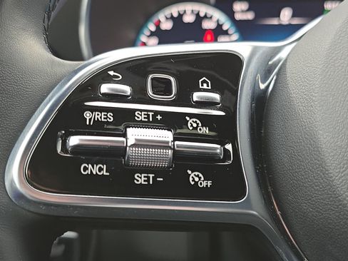 Used 2023 Mercedes-Benz GLC 300 4MATIC Coupe image 17