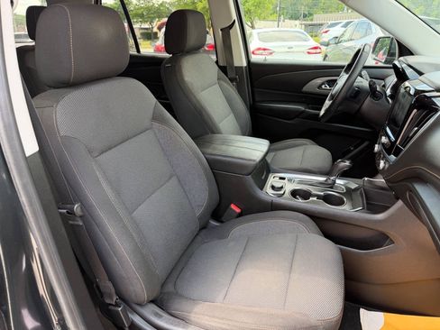 Used 2018 Chevrolet Traverse LT FWD image 11