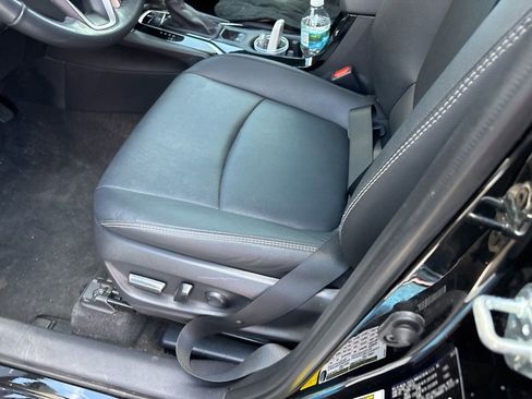 Used 2023 Toyota Corolla Cross XLE w/ Convenience Package image 2