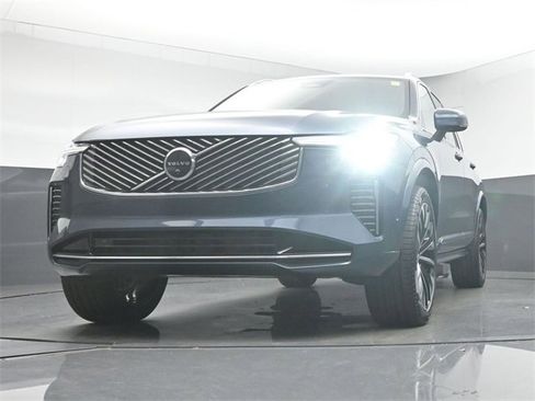 New 2026 Volvo XC90 B6 Plus w/ Protection Package Premier image 40