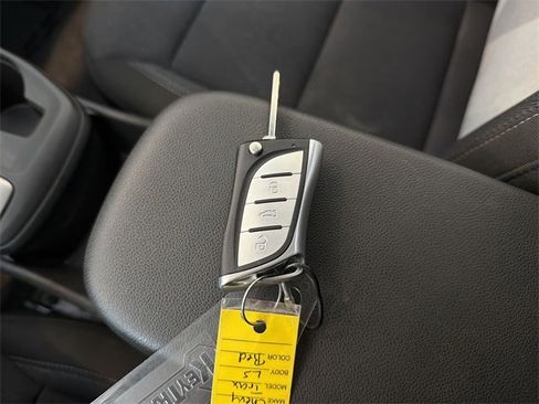 Certified 2025 Chevrolet Trax LS image 28